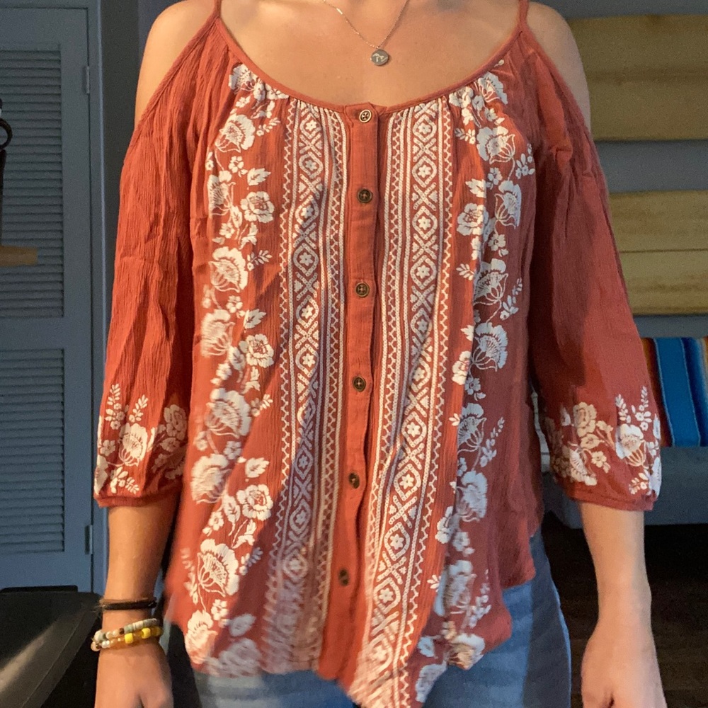 Xhileration peep shoulder blouse coral size M